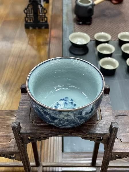 青色と白色の花模様の茶器 青と白の花柄陶器茶碗