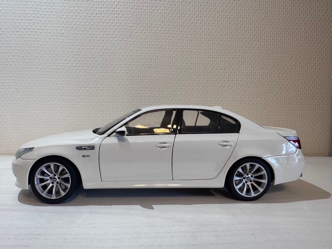 ミニカー KYOSHO BMW M5 Sedan 1:18