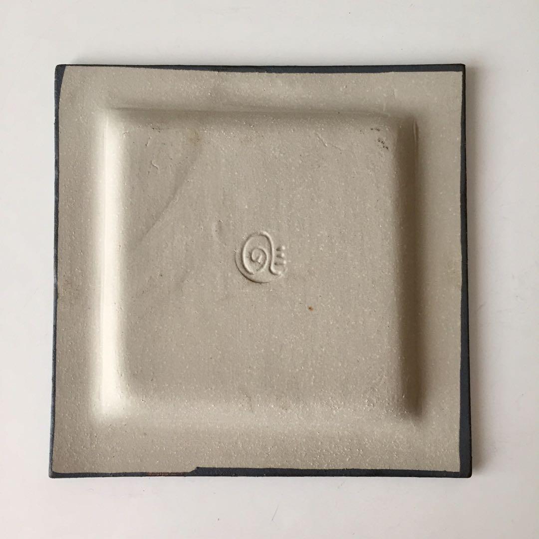 スペインバルセロナ出身の陶芸作家のハンドメイドトレイ 2種類