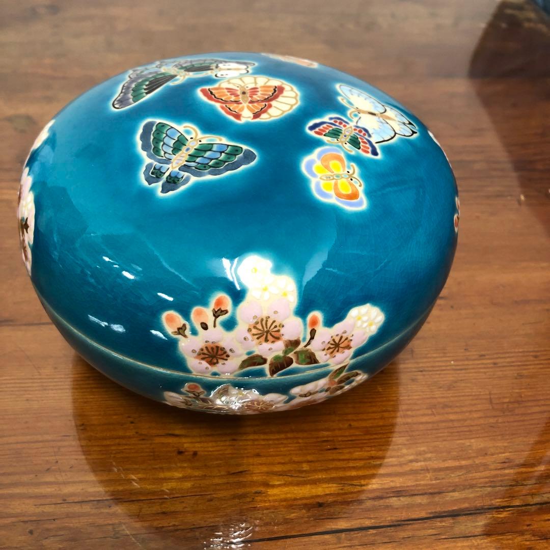 天皇皇后両陛下　翠玉婚記念　手塚石雲作　ボンボニエール　翠玉櫻蝶文喰籠　花蝶窯