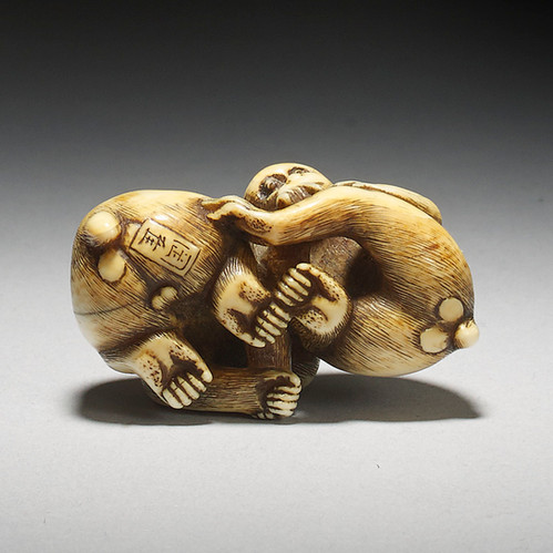 岡取による二匹の猿の象牙根付 | Z&R Netsuke