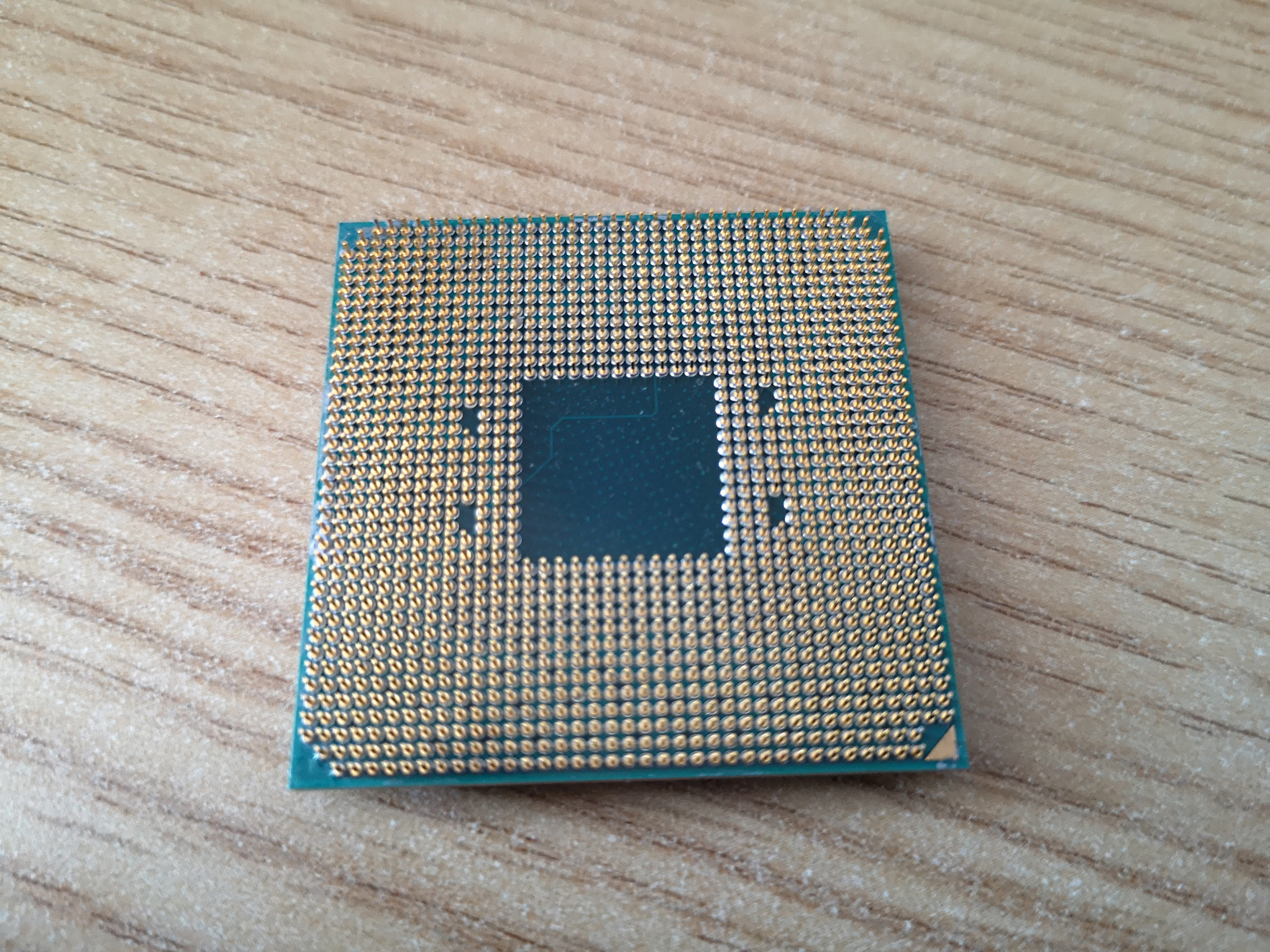 CPU) AMD Ryzen 7 3700X