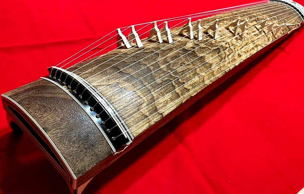 至高の逸品】 琴 箏 13弦 並甲 すだれ彫り 龍舌 高級蒔絵 至高