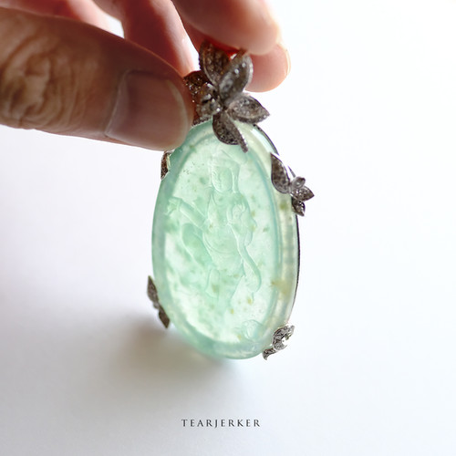 翡翠彫刻ペンダントトップ 【TEARJERKER】95101 | 翡翠専門店 ジョイテック
