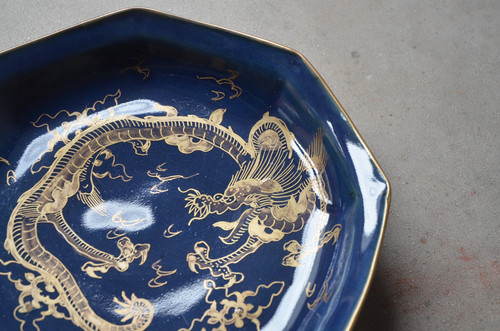 八角皿古伊万里菊文様御所車車輪龍竜雲竜明治色絵付赤絵イ号