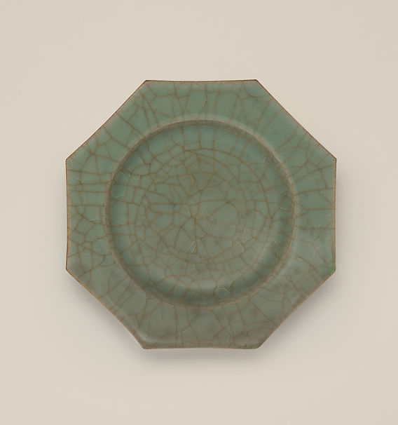 昇龍洞】龍泉窯貼亀形紋馬上盃（明時代） 昇龍洞】龍泉窯貼亀形紋馬上