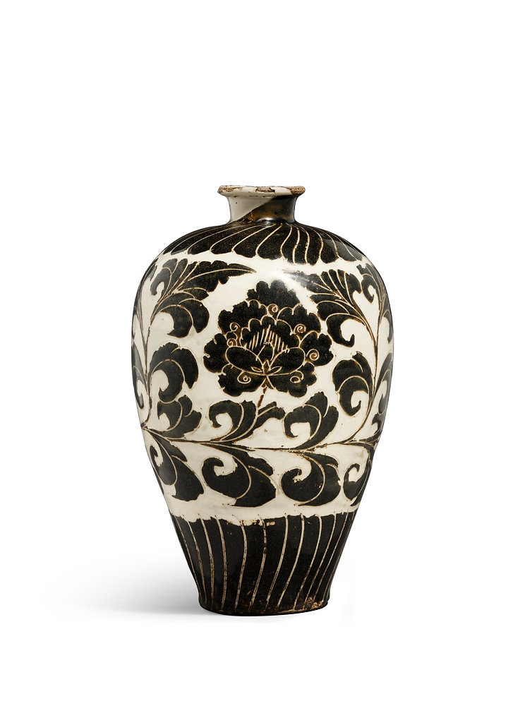 拍賣筆記vol.232 蘇富比伊勢彥信專場：北宋磁州窰白地剔黑彩牡丹紋梅瓶