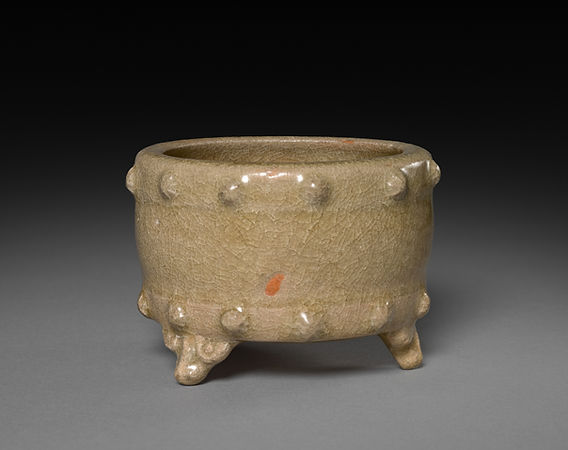 宋代筆記vol.113 克利夫蘭博物館：南宋龍泉窯米色三足鼓釘香爐