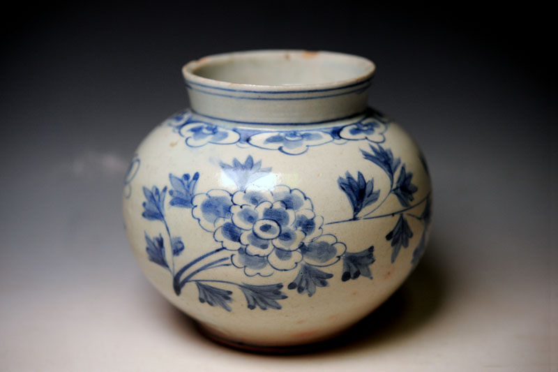 朝鮮美術 李朝 高麗白磁 染付 花文 小壷 M R7500 朝鮮美術