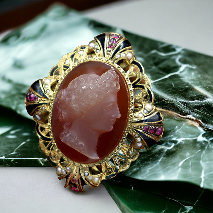 カメオ CAMEO ブローチ ヴィンテージ 美品 です（ケース付き）。