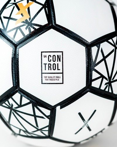 Control freestyle fotball ball v4 | Off-Pitch