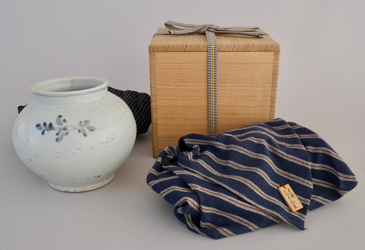 朝鮮美術李朝高麗白磁染付花文丸壷DR6758