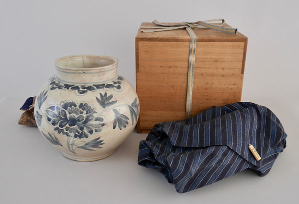 朝鮮美術 陶磁器 | 李朝白磁牡丹文丸壺 | gallery陽々youyou | 山梨県