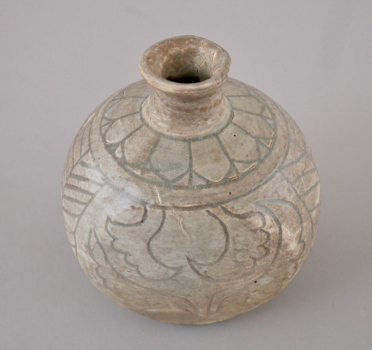 粉青沙器鉄絵唐草魚文瓶李朝写し 粉青沙