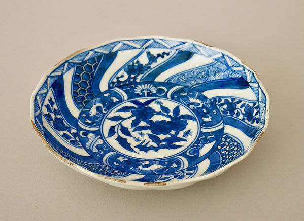 中国古美術・珍蔵粉彩・花鳥絵陶磁器の中皿・純手描き・木箱付・文房具