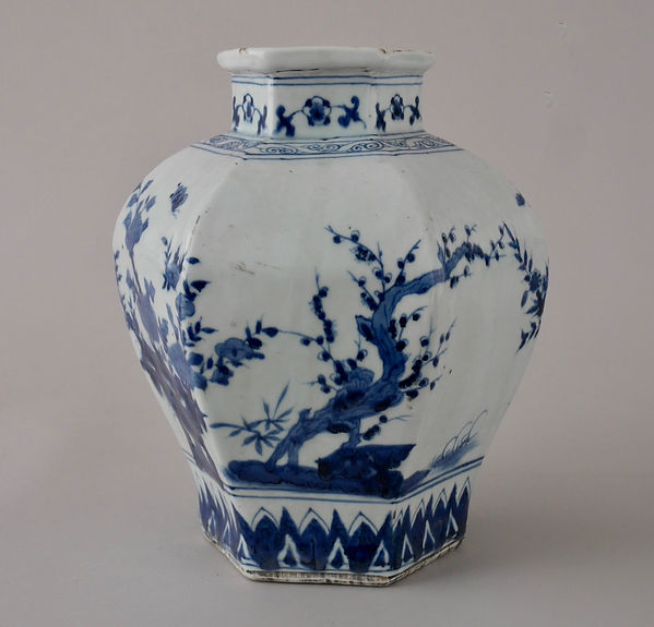 中国美術 青磁双魚紋皿 陰刻 時代物骨董 アンティーク 明 清 中国美術 青磁