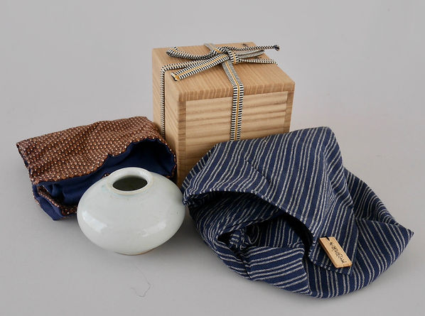 朝鮮美術 陶磁器 | 李朝白磁小壺 李朝初期 15世紀〜16世紀 | gallery陽