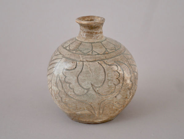 朝鮮美術 | 李朝粉青沙器線刻牡丹文小扁壺 | Gallery陽々youyou | 山梨県