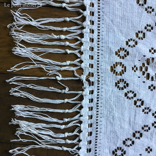 アンティーク イタリア 草花の中で遊ぶ子供の天使のフィレレース