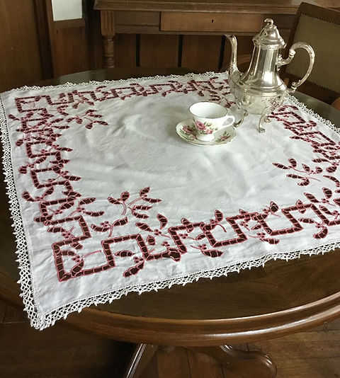 正方形)フランス アンティーク リネン テーブルクロス カットワーク 赤