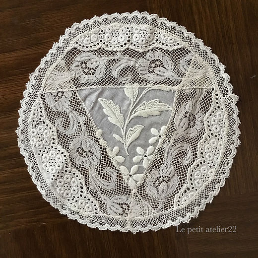 アンティークフランス オープンカットワーク パピヨン∞赤糸刺繍 縮緬