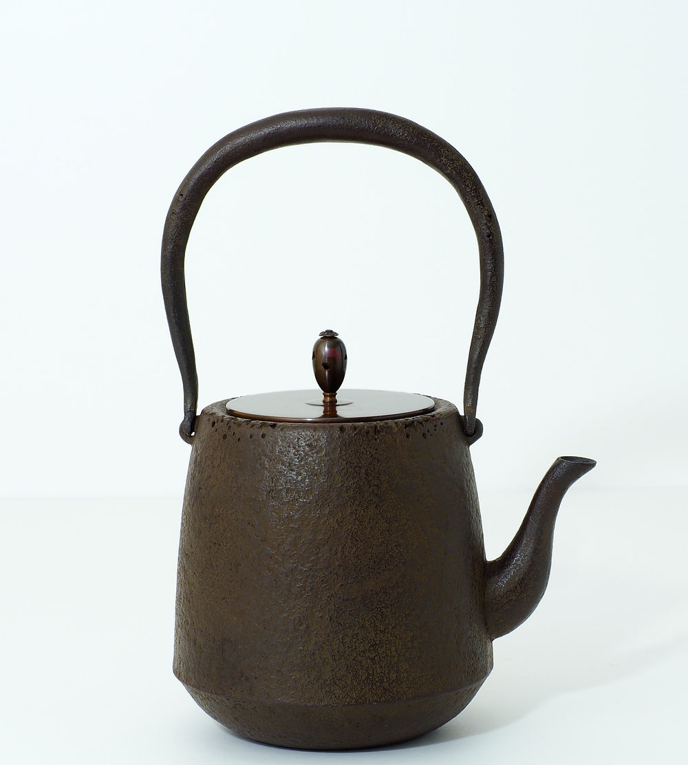 鉄瓶 虫喰長棗肌(唐銅蓋) 1.0L | 南部鉄器 幸工芸 鉄瓶