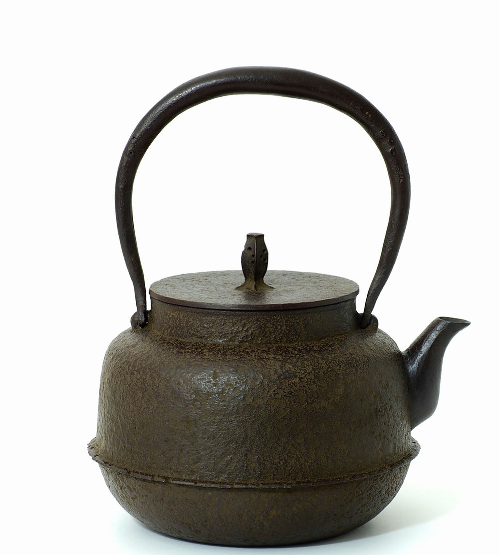 南部鉄瓶 ，砂鉄 ，健次郎 ，虫食蕾摘 ，あられ紋 ，茶道具