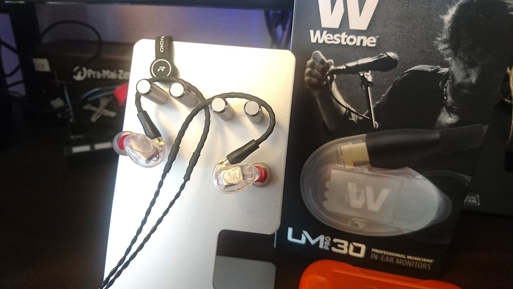 Westone UM Pro 30 スモーク 左側不良あり 箱、ケース付き Westone UM