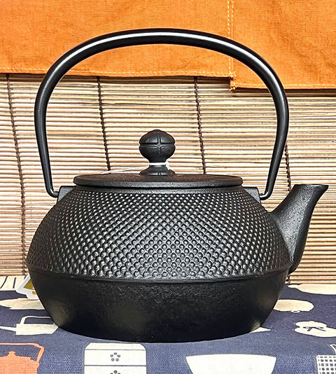 南部鉄器 岩鋳 IH対応鉄瓶 7型アラレ 0.9L | 内藤金物店 | 静岡県富士