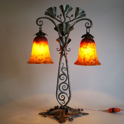 Dome Nancyチューリップタイプのガラスシェード電気スタンド Dome