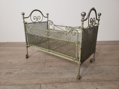 フランスアイアンベッドはかわいいアンティークネットショップ